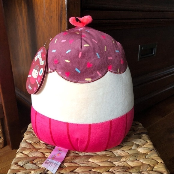 Squishmallows Elpha the Valintine's Day Cupcake (first to market) 8" - Picture 3 of 7